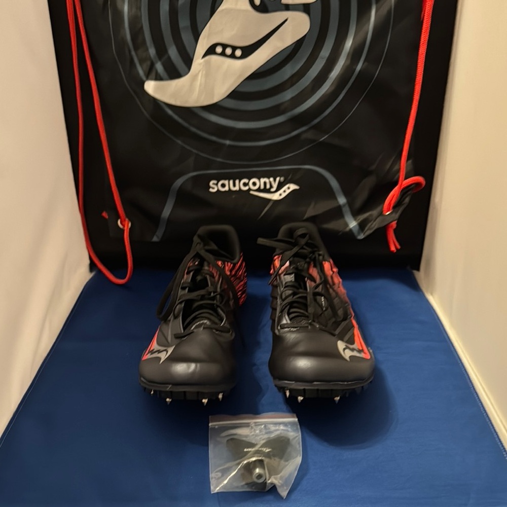 Saucony Black and Red Track Spikes men’s size 8 new‎